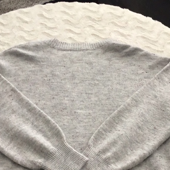 NWOT beautiful light grey sweater - Picture 5 of 5
